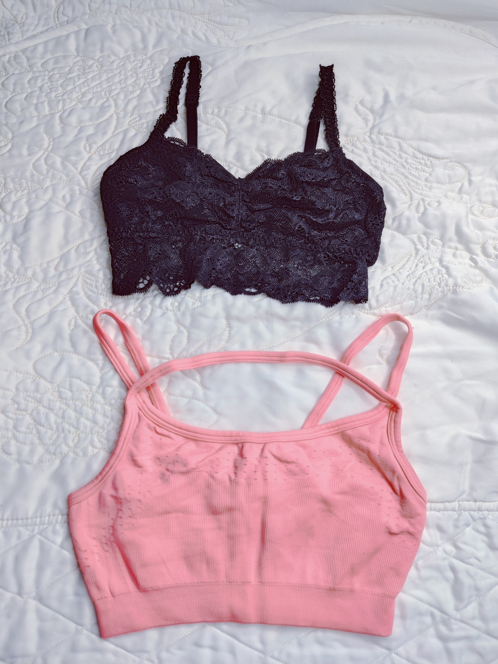 XS Bundle Strappy Nike Sports Bra & Victoria's Secret PINK Black Lace Bralette